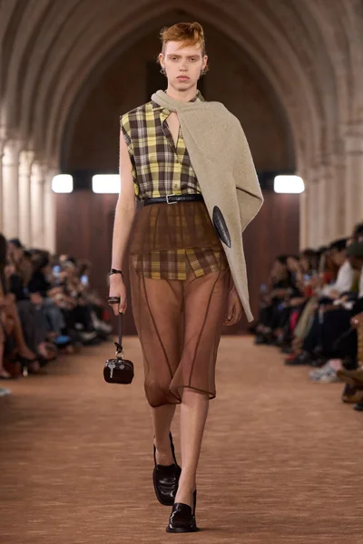 Look 3